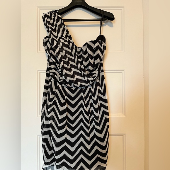 H&M Dresses Hm Black And White Chevron Striped Mini Dress Poshmark